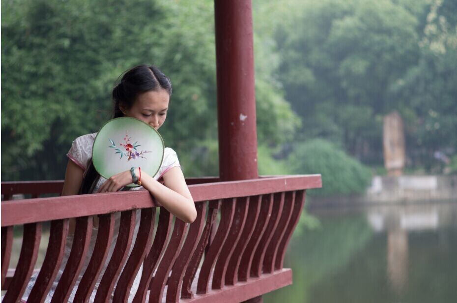嗯……